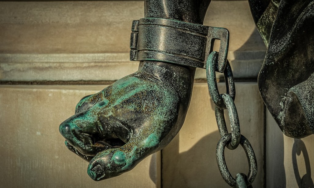 BREAKING the Latches of Presaging CHAIN MESSAGES