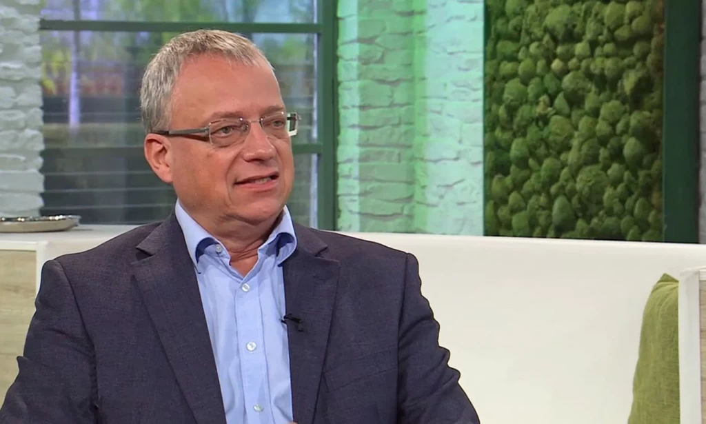 Top German Doctor and professor  raises alarm over Covid vaccines “serious side effects”, called on doctors to “take action”